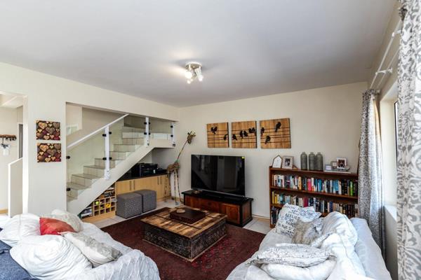 Neat as a pin!

Situated in a secure complex with only 4 townhouse. This spruce home offers 3 bedrooms and 2,5 bathrooms, including ...