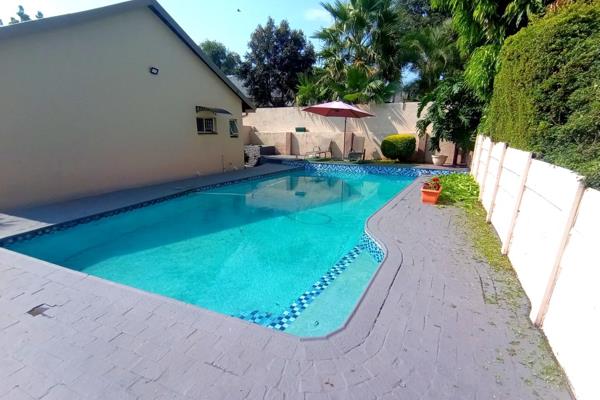 Stunning 4 Bedroom House with Cottage Available for Rent in Florauna!
Experience modern living in this exceptional home with:
- 3 ...