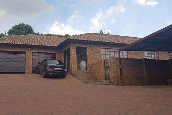 3 bedroom with en-suite and 1 separate bathroom, outside toilet, lounge area, dining room, open plan kitchen with scullery, double  ...