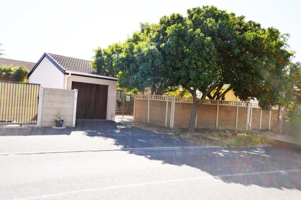 Sole &amp; exclusive mandate!

Peaceful and secure neighbourhood.

3 Bedroom, 2 bathroom with open plan kitchen and lounge. Tiled ...