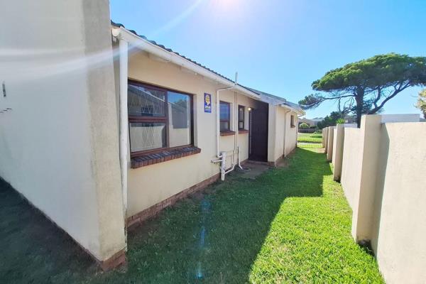 This property consists of the following:
3 beds
2 bedrooms with BIC
1 bedroom without cupboards
1 bathroom - bath available
Lounge
Kitchen - no stove
Prepaid electricity
Enclosed garden
Outside braai
Pet friendly
Single garage

Close to schools, shops and restaurants.