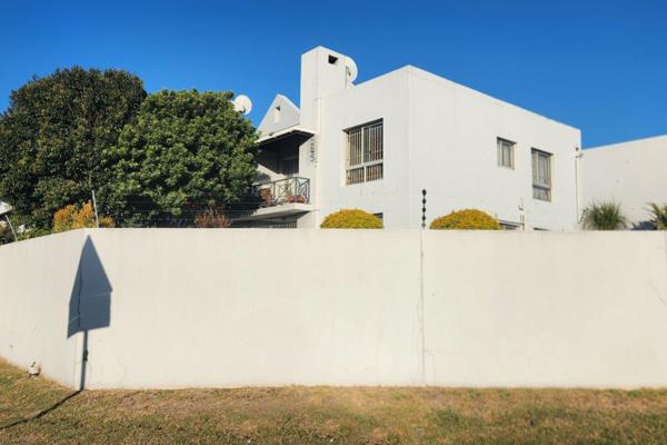 This ground floor apartment in popular Bella Vista Protea Heights Brackenfell is ...