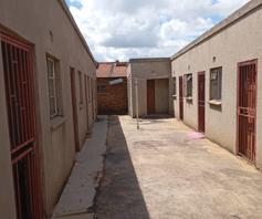 House for sale in Hlalanikahle