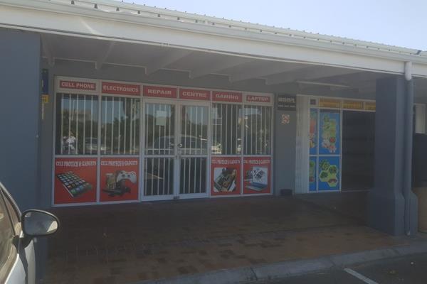 Situated in the first and oldest retail centre in Parklands, this versatile retail space ...