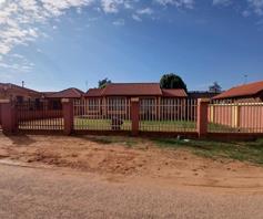 House for sale in Mmabatho Unit 15