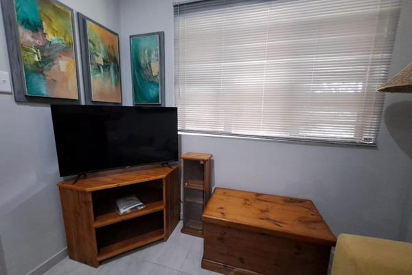 Nahoon Valley:
* Fully furnished apartment:
*One bedroom
* furnished lounge with SMART TV 
* Kitchen with stove and fridge
* Pots ...