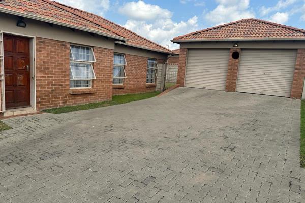 A 3 bedroom House for sale in Thatch Hill
Benefits:3 bedrooms
2 bathrooms (en-suite in ...