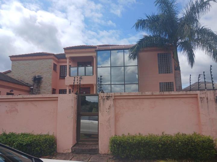 5 Bedroom House for sale in Riverside Estate - P24-115767434
