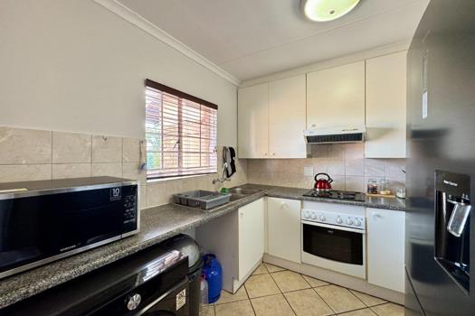 2 Bedroom Apartment / Flat for sale in Pierre Van Ryneveld