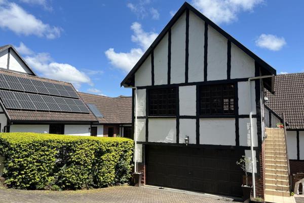 A well-presented and fully furnished studio apartment, perfect for a single professional. Located in the prestigious Camelot Golf ...