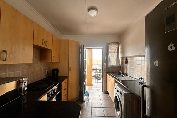 Cosy apartment in a secure complex. Apartment offers 2 bedrooms - with built in cupboards, 1 bathroom. Open plan lounge and kitchen ...