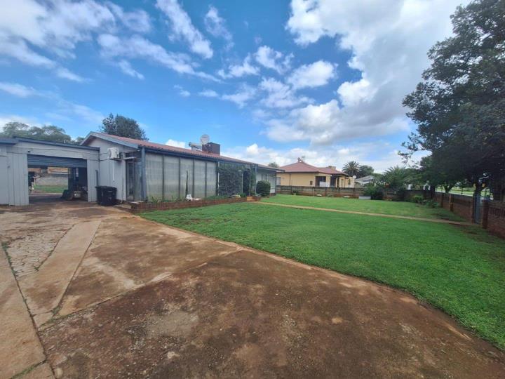 3 Bedroom House for sale in Strubenvale - P24-115778263