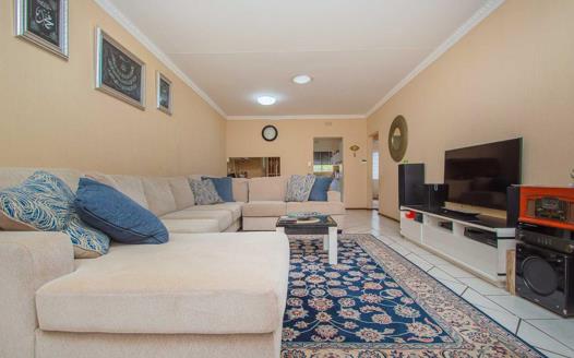 2 Bedroom Townhouse for sale in Weltevreden Park