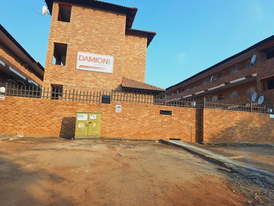 1 Bedroom Apartment / flat for sale in Rustenburg Central - P24-116439366