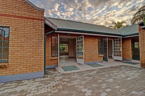 Under offer! Exceptional hidden jewel in sought after, full title, secure estate! Exclusive to Apple Property.

Low levies!

Discover ...