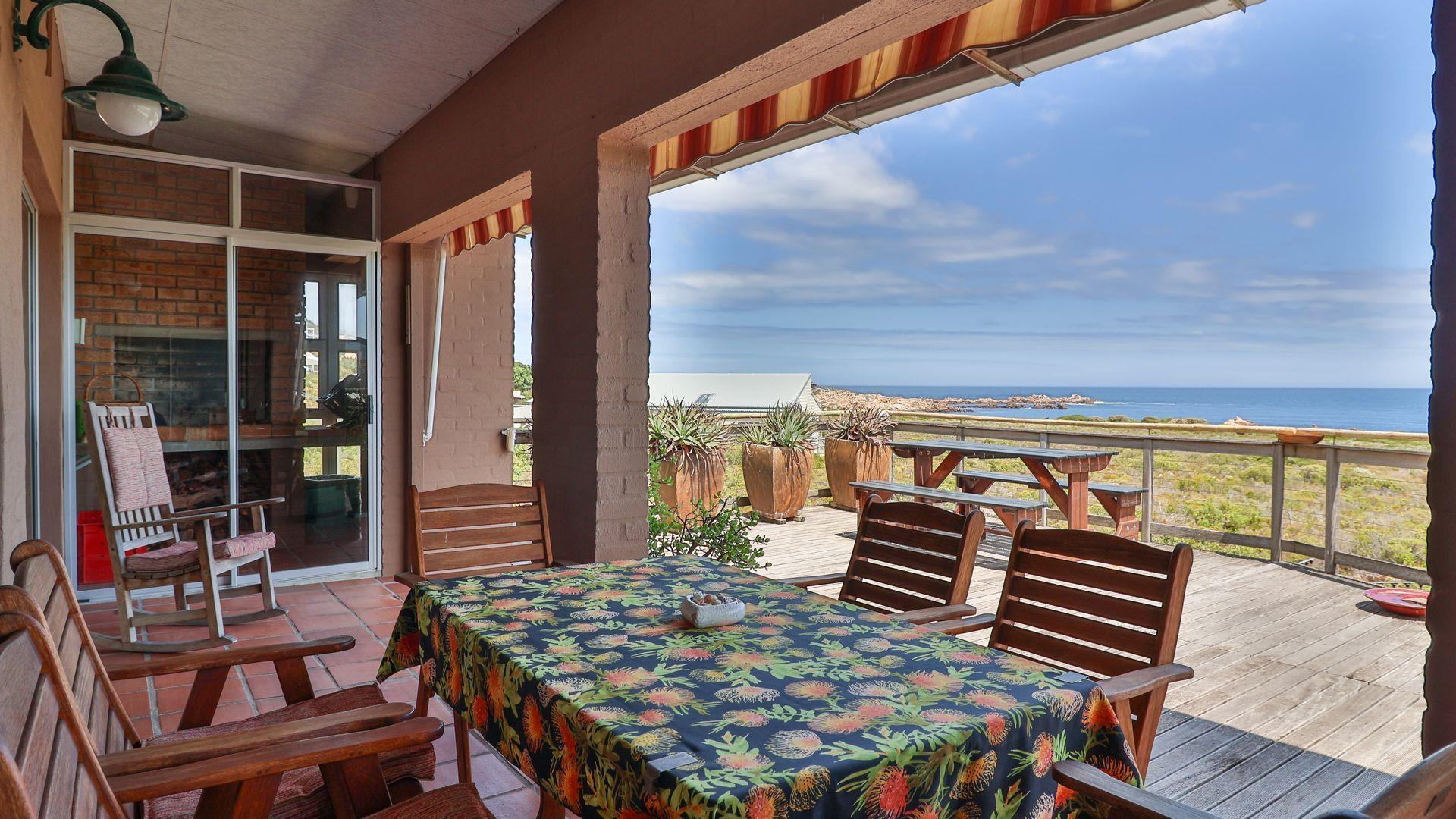 5 Bedroom House for sale in Rooi Els - 14 Harveya Road - P24-115800693