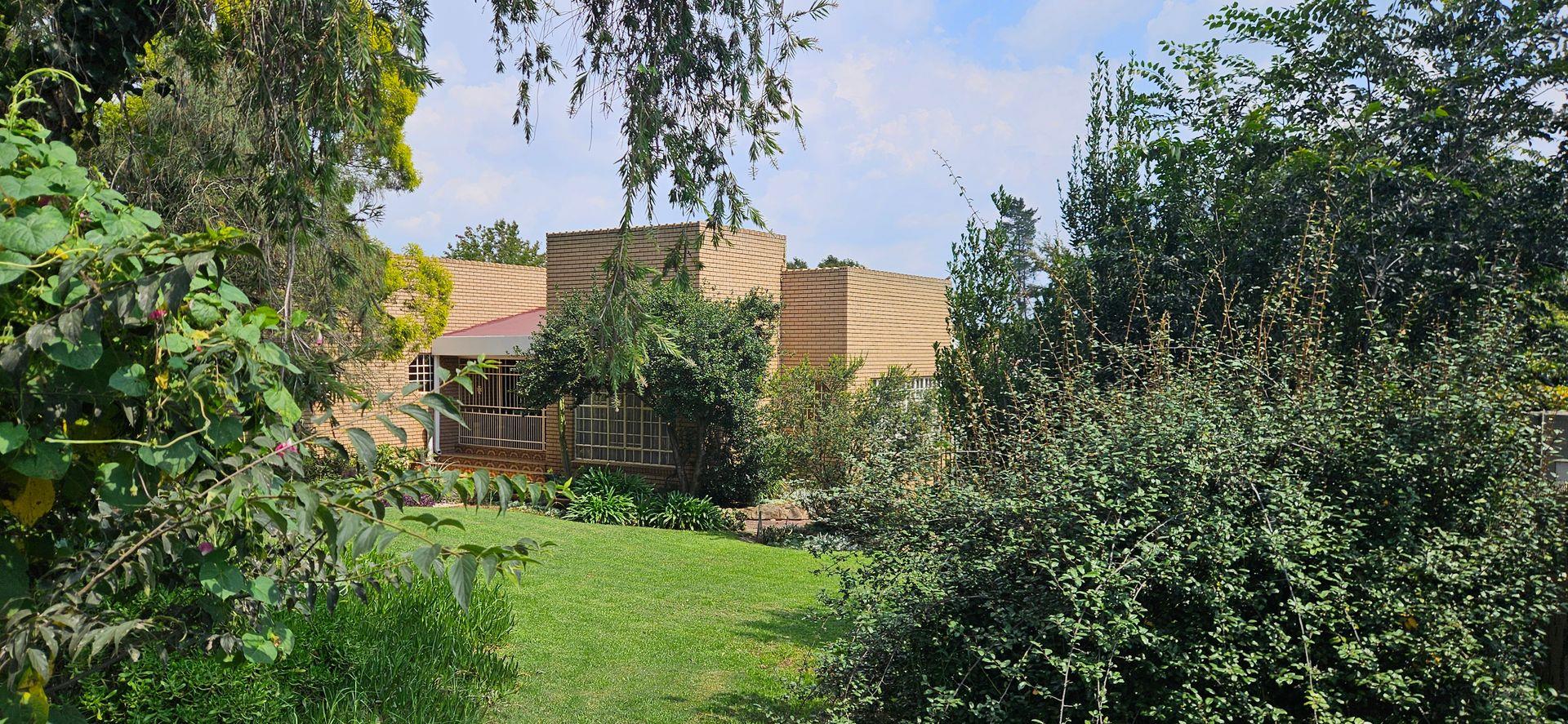4 Bedroom House for sale in Three Rivers East - P24-115801102