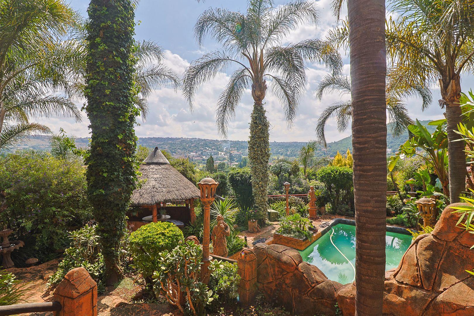 3 Bedroom House for sale in Mondeor - P24-115802145