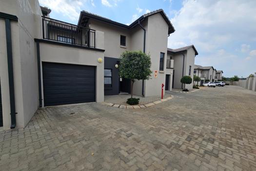 3 Bedroom Townhouse for sale in Celtisdal