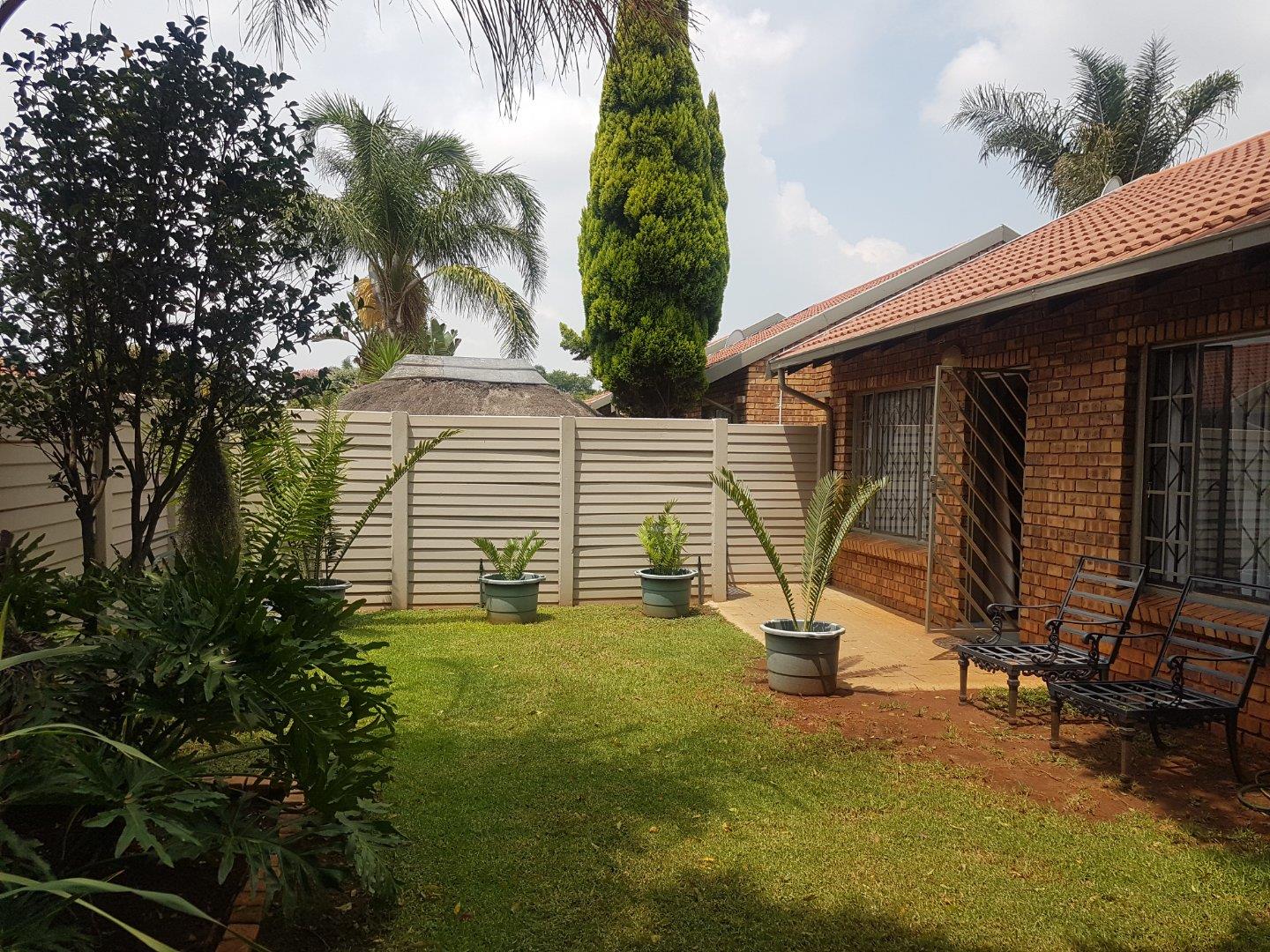 2 Bedroom Townhouse for sale in Pierre Van Ryneveld - P24-115691021