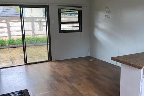 Neat and well maintained garden Flat with own entrance.
One bedroom, open plan kitchen, living area, carport and private garden.
Water ...
