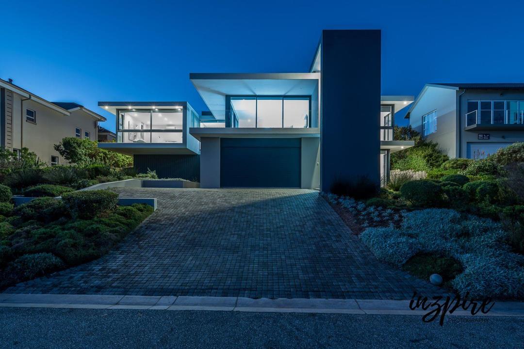 4 Bedroom House for sale in Pinnacle Point Golf Estate - P24-115808909