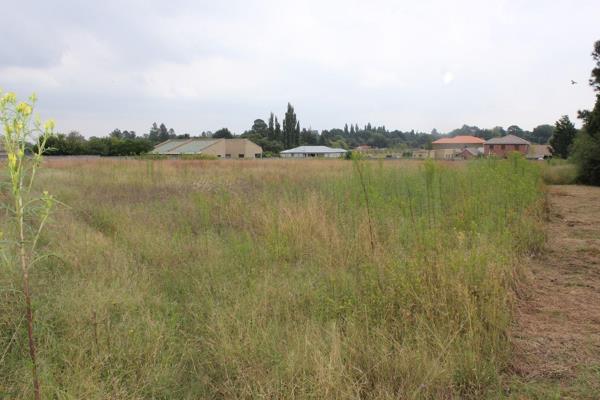 This 4047m2 vacant land is ideal for your new family home relocation to Henley On Klip. Situated in the peaceful outskirts but still ...