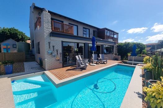 4 Bedroom House for sale in Wavecrest