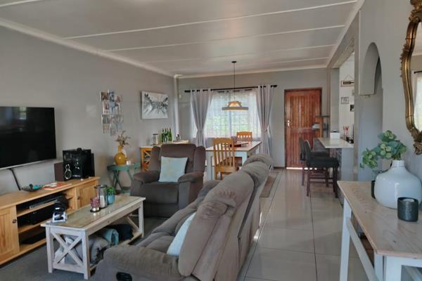 This stunning simplex is a masterclass in modern living, boasting a perfect blend of style, functionality, and serenity. Maintained ...