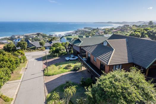 4 Bedroom House for sale in Brenton On Sea