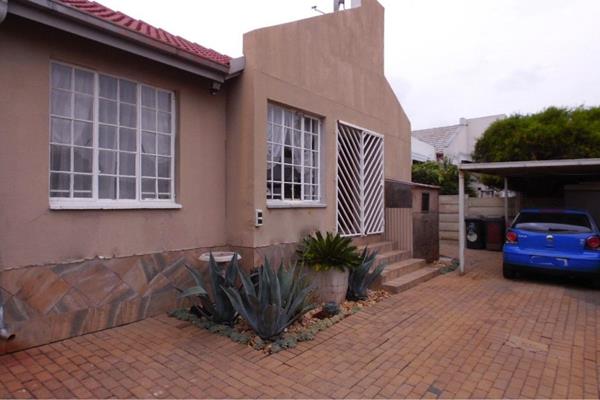 Exclusive Mandate – Stunning Home in Mulbarton Ext 4
Nestled in the heart of the picturesque and secure suburb of Mulbarton Ext 4 ...