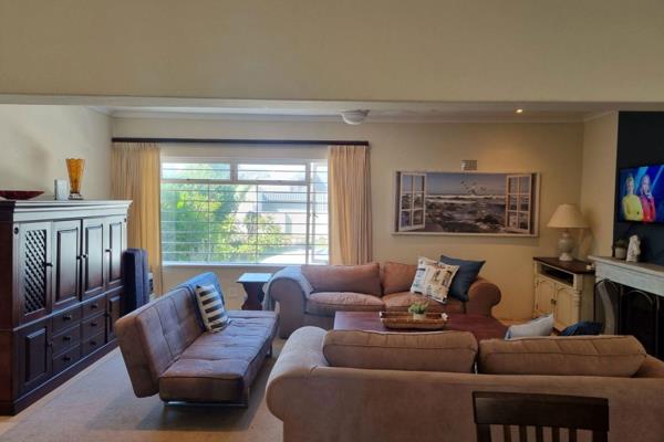 Enjoy your stay in this light and spacious open-plan holiday home, designed for comfort and ease. Perfectly located close to town and ...