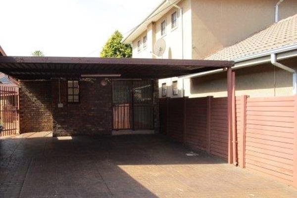 This is a One Bedroom Apartment - next to the main dwelling - with own entrance.
It has ...