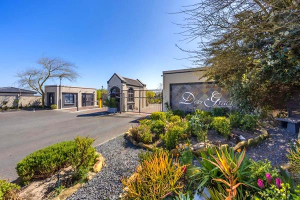Exclusive REMAX joint mandate ! 
Close to all ZEVENWACHT private villages and horse ...