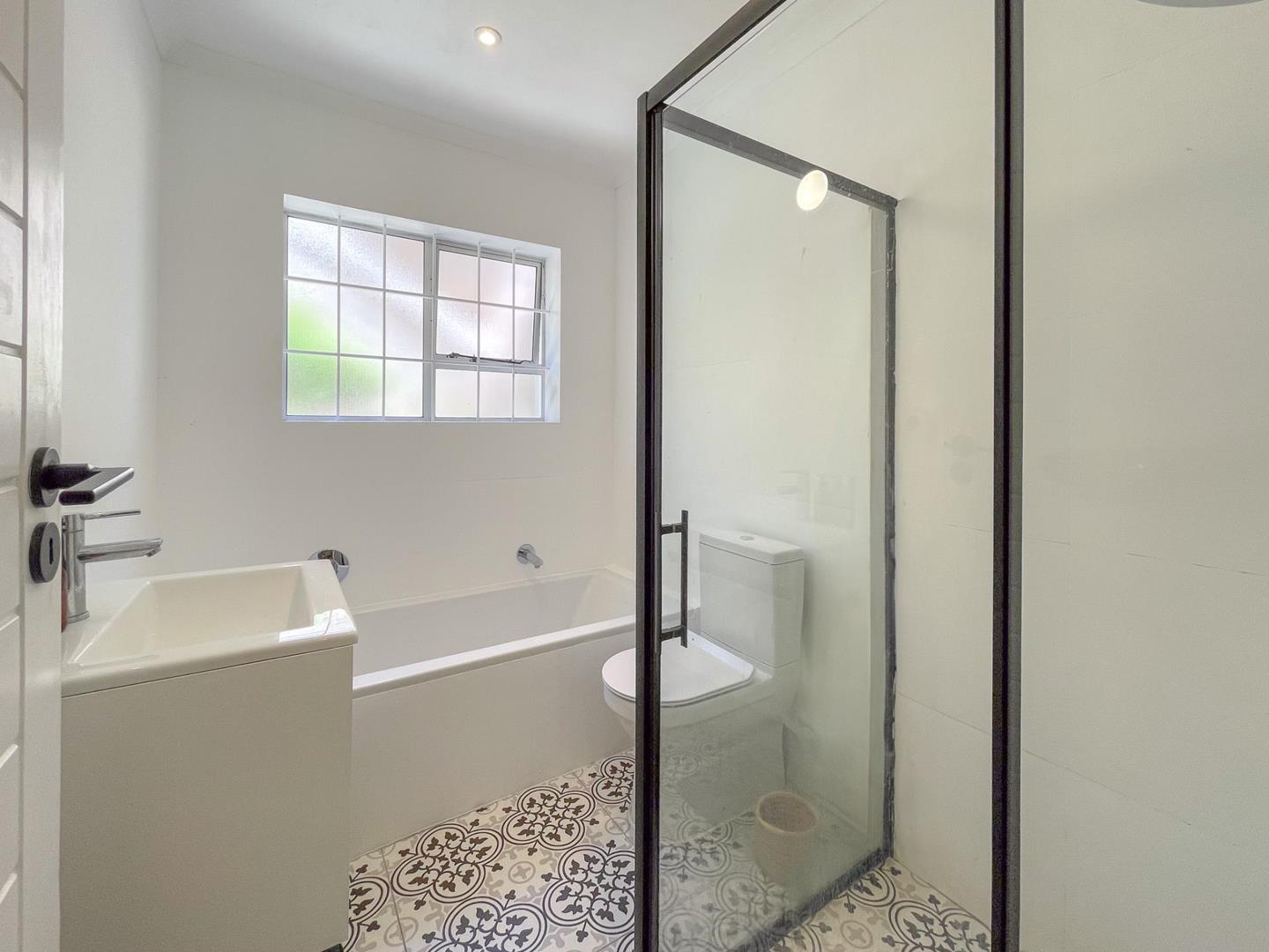 Photo of 2 Bedroom Apartment / flat to rent in Hout Bay Central