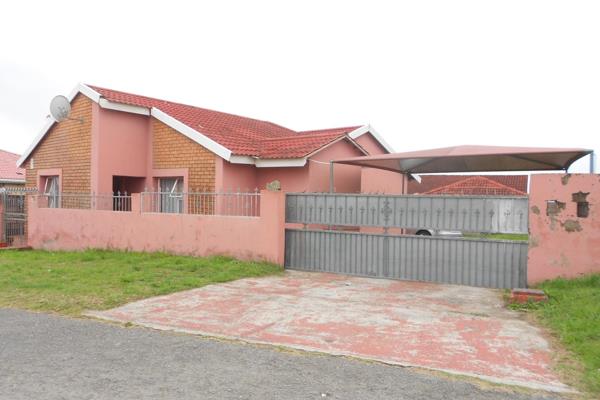 Modern 3-Bedroom Home in Prime Location

This stylish and well-maintained home features 3 spacious bedrooms, including a main bedroom ...