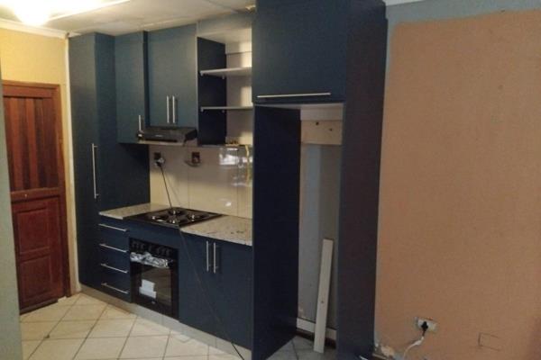 This house has 2 bedrooms with built in cupboards,1 bathroom which has a tub and hand shower, kitchen and open plan lounge and dining ...