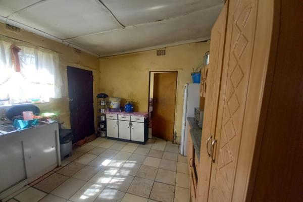 This property offers great potential for renovating. The main house features:

3 Bedrooms

1 Bathroom

Lounge

Dining ...