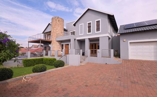 4 Bedroom House for sale in Greenstone Hill