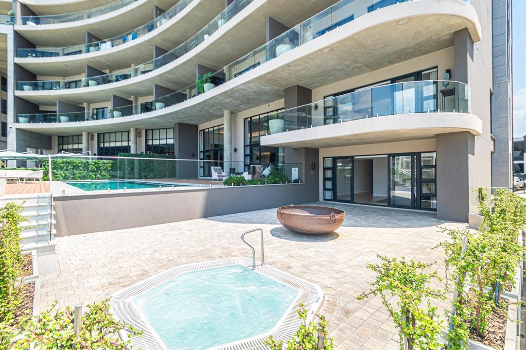 6 Bedroom Apartment / flat for sale in Waterfall - P24-115854081