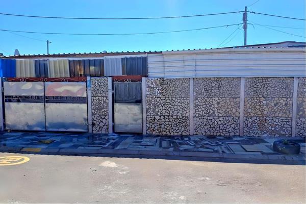 2-Bedroom House for Sale in Vogelvlei, Wesbank, Blue Downs
This cozy and well-maintained 2-bedroom home is perfect for first-time ...