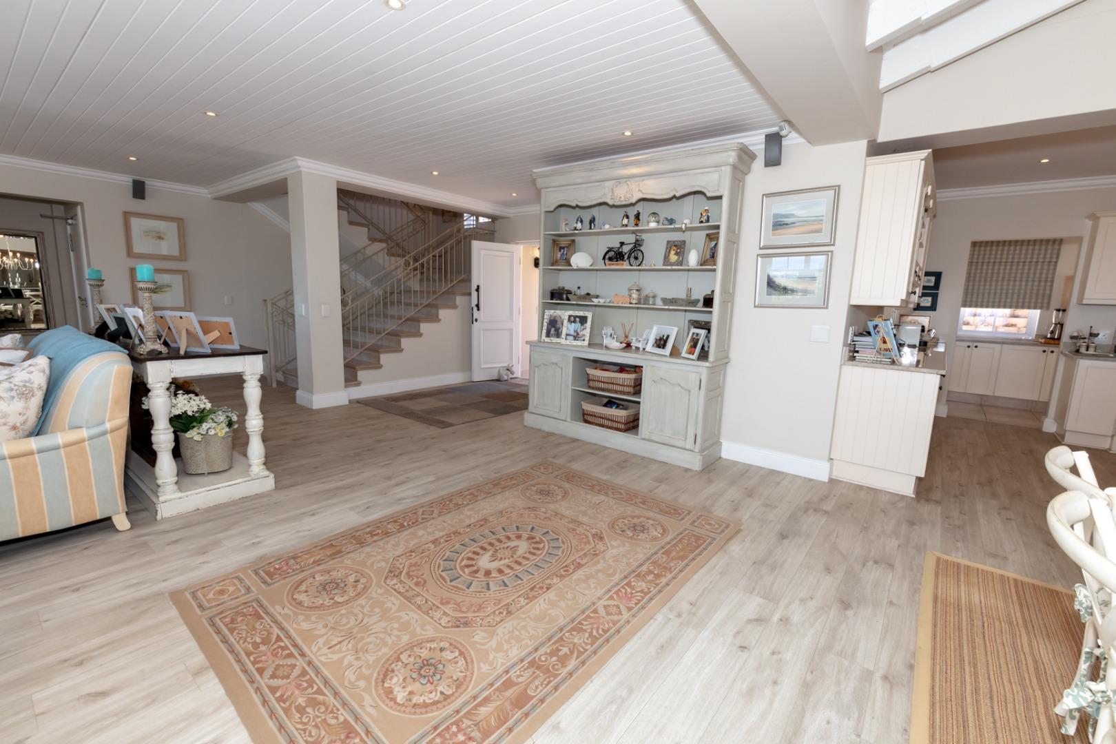Photo of 5 Bedroom House to rent in Schoongezicht Estate