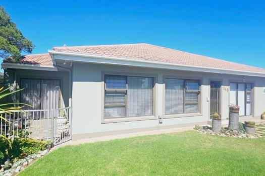 4 Bedroom House for sale in Kleinmond Central