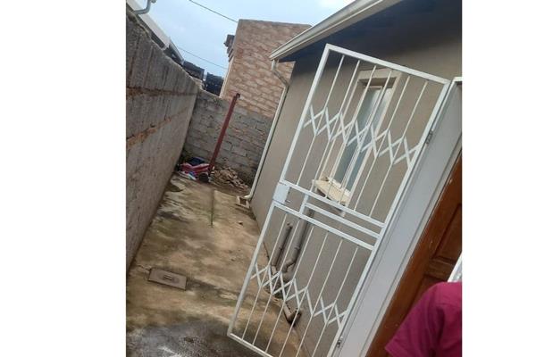 2 Bedroom House for Rent in Mahube Valley Ext 21
- 2 bedroom  not fitted
- 1 modern bathroom
-  Covered garage
- Partially furnished ...