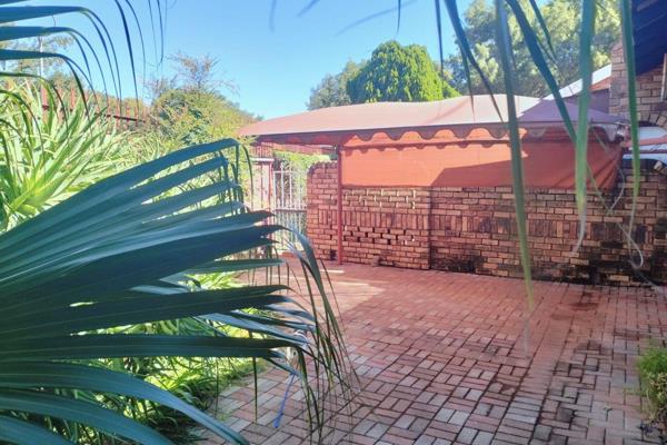 This secure three bedroom, 2 bathroom face brick unit - comes with good security and  ample parking space.
