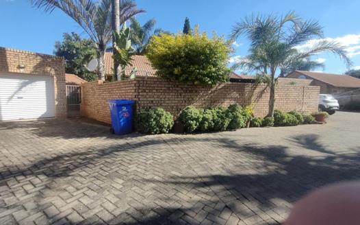 2 Bedroom Townhouse for sale in Moreleta Park
