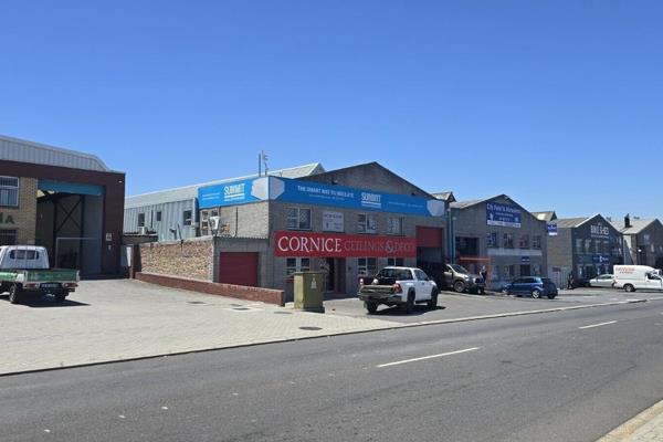 This 400m&#178; office space is situated on the top floor of a building in Okavango ...