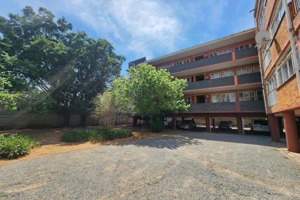 1 Spacious bedroom with built-in cupboards for storage 
1 Bathroom with bath, basin, and toilet for convenience.
Separate open-plan ...