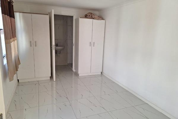 This very spacious separate entrance is ideal for a single person or couple. No children allowed.

Convenient close to Tygerberg ...