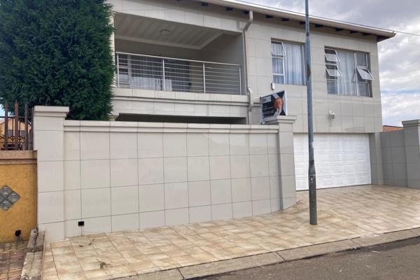 This beautiful, secured and well maintained property in Zondi is available for viewing at your your convenience 

Inside: 
6 ...